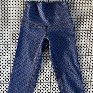 Lululuemon mid calf leggings 4